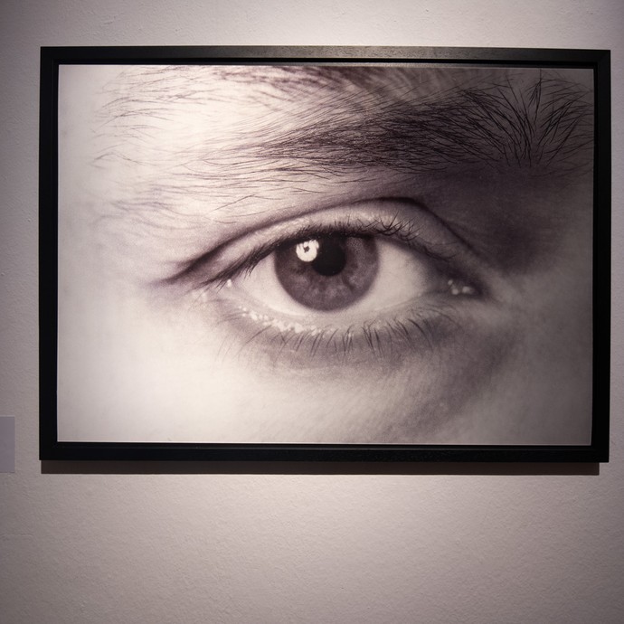 Ausstellungsobjekt „THE END“ von Timm Ulrichs (vergrößerte Bildansicht wird geöffnet)