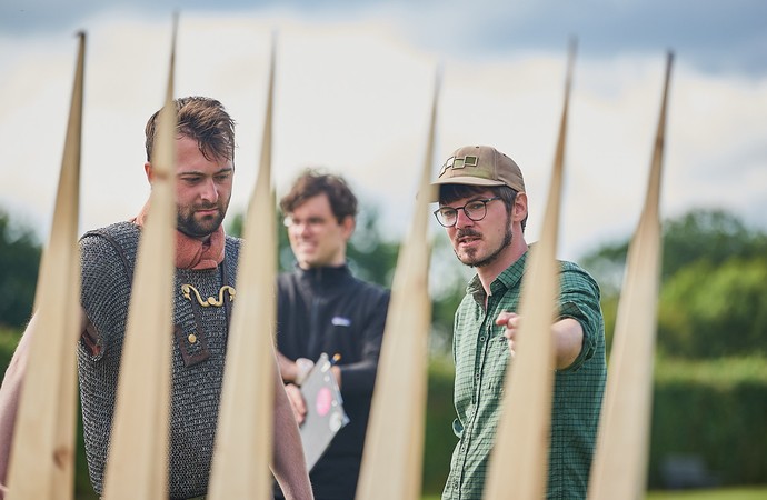 Legionär Fabian, Regisseur Mark Lorei und Produktionsleiter Felix Dürich (v. l. n. r.)