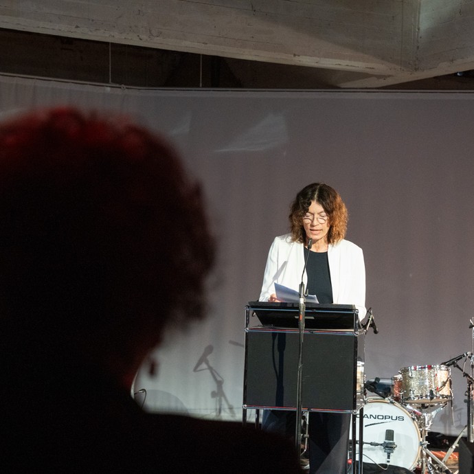 Rede der Autorin Anne Weber bei ihrer Preisverleihung des Annette-von-Droste-Hülshoff-Preises. (vergrößerte Bildansicht wird geöffnet)