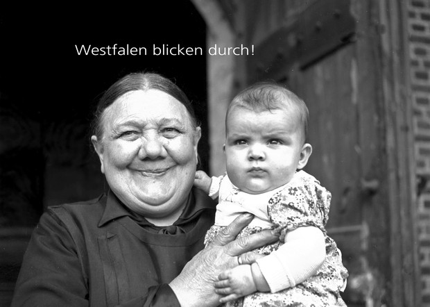 Großmutter Fasselt mit dem Enkelkind der Familie Albersmeier, Raesfeld ca. 1940 Fotograf: Ignaz Böckenhoff/ LWL-Medienzentrum für Westfalen