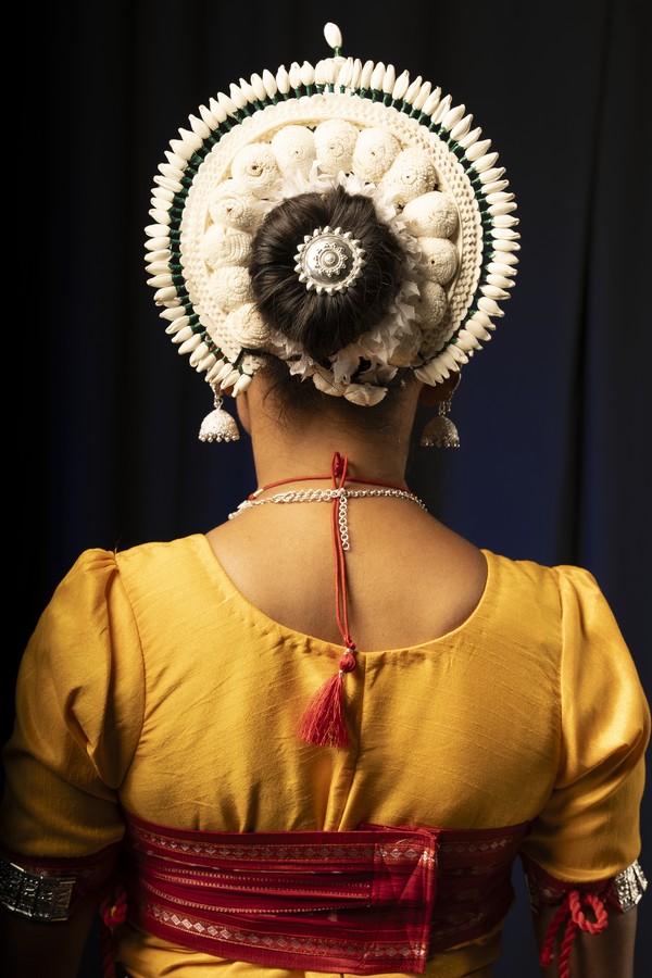 Tänzerin Kulkānti Barboza mit traditionellem indischen Kopfschmuck Tänzerin Kulkānti Barboza mit traditionellem indischen Kopfschmuck