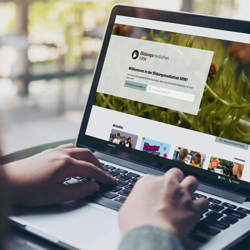 Laptop mit der Seite Bildungsmediathek NRW