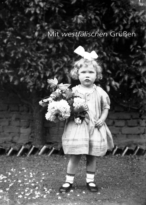 Töchterchen mit Blumenstrauß, Bruchhausen 1921