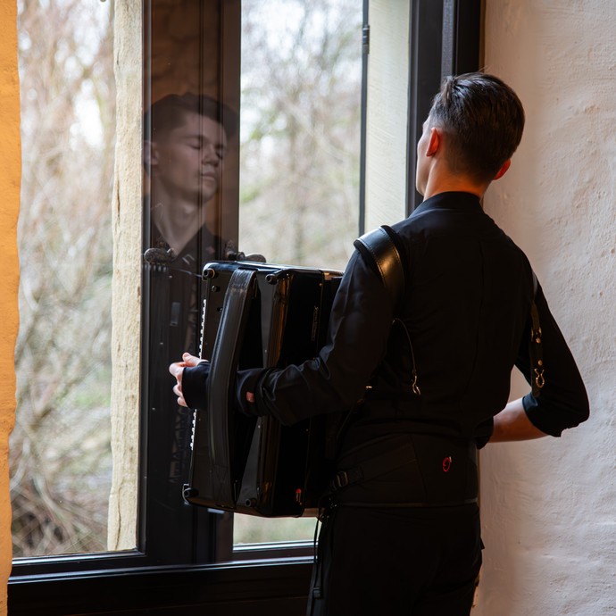 Akkordeonist Pavel Efremov in der Kolvenburg in Billerbeck. (vergrößerte Bildansicht wird geöffnet)