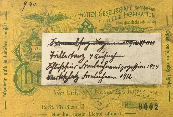 Eine der Fotoschachteln der Glasplattensammlung Frey. Eine der Fotoschachteln der Glasplattensammlung Frey.