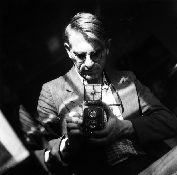 Der Raesfelder Fotograf Ignaz Böckenhoff (1911-1994): Selbstporträt mit Spiegel mit der Rolleiflex © LWL-Medienzentrum für Westfalen