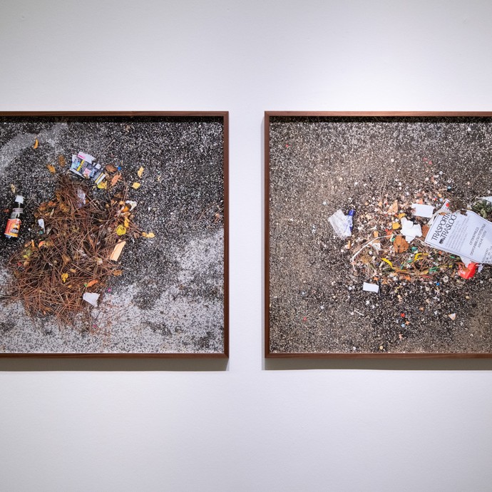 Installation von Esra Ersen in ihrer Ausstellung „A Possible History III“. (vergrößerte Bildansicht wird geöffnet)