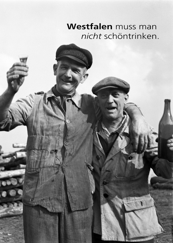 Zwei Arbeiter bei einer Feier, Raesfeld 1953 Fotograf: Ignaz Böckenhoff/ LWL-Medienzentrum für Westfalen