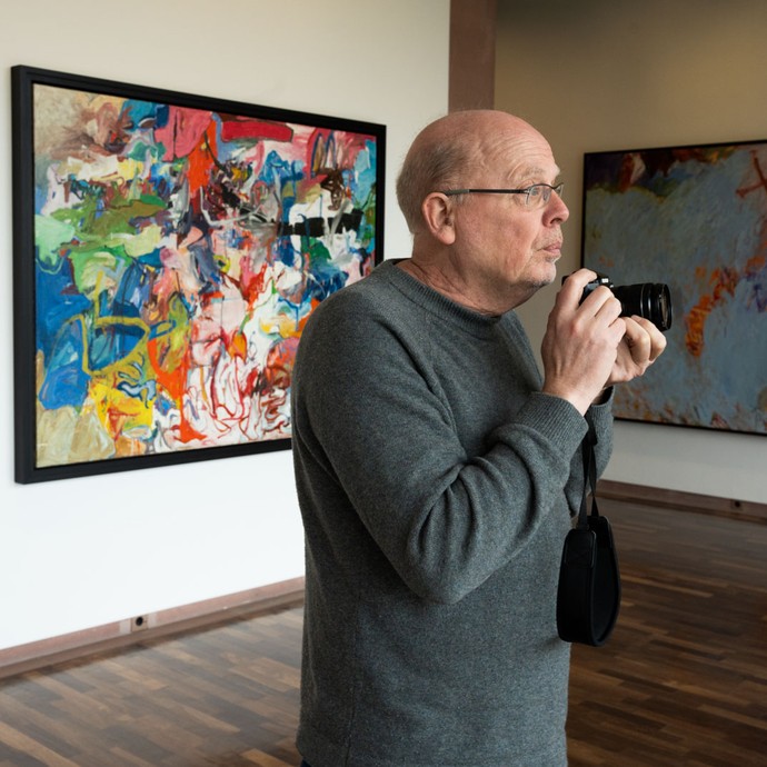 Fotograf Veit Mette in der Kunsthalle Bielefeld (vergrößerte Bildansicht wird geöffnet)