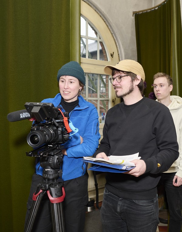 Making of Aufnahme hinter Kamera mit Laura Eickhoff (Aufnahmeleitung) und Felix Dürich (Regie und Produktionsleitung) und Kameramann Niklas Droste