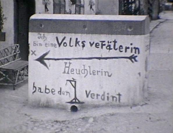 Schriftzug an einer Sperre während des Einmarschs ins Sudetenland 1938