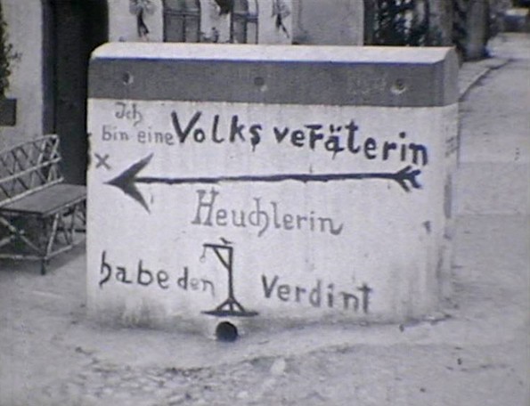 Schriftzug an einer Sperre während des Einmarschs ins Sudetenland 1938 Schriftzug an einer Sperre während des Einmarschs ins Sudetenland 1938