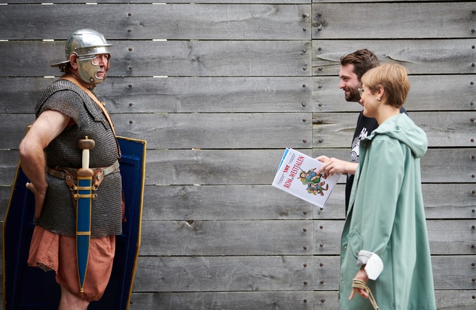 Legionär Werner empfängt Franzi und Fabian
