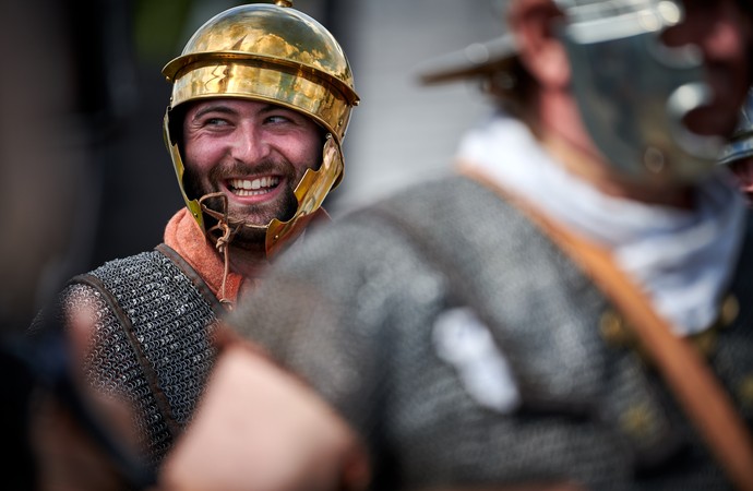 Moderator Fabian Nolte als römischer Legionär